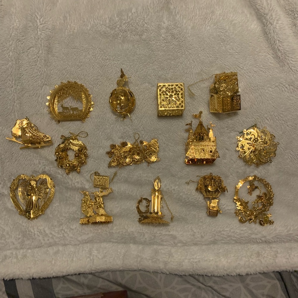 Danbury Mint gold Christmas ornament set - Picture 3 of 5